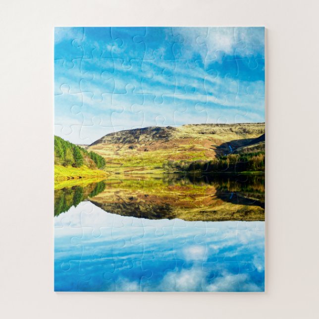 Dovestone Reservoir im Winter (Vertikal)