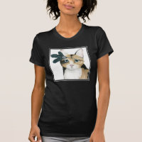 Downton Cat | Mit Federn bekleidet.