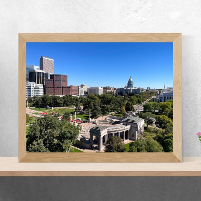 Downtown Denver mit Capitol Building Poster (A poster of downtown Denver, Colorado featuring the Capitol Building and Civic Center park.)