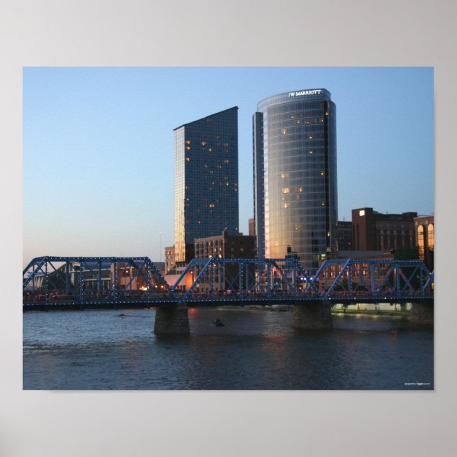 Downtown Grand Rapids in Dusk Poster (Vorne)