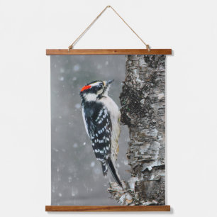 Downy Woodpecker in Snow - Original Foto Wandteppich Mit Holzrahmen