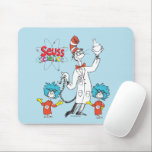 Dr. Seuss | Katze in der Hat Seuss Science Mousepad<br><div class="desc">Karo Cat im Hut,  der einen Kolben hochhält,  um mit Labrador Tech 1 und Labrador Tech 2 zu arbeiten!</div>