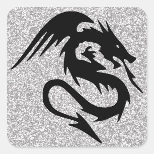 Drache auf Silber angreifen Quadratischer Aufkleber