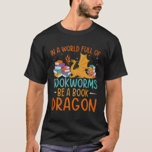 Drache in einer Welt voller Buchwürmer ist ein Boo T-Shirt