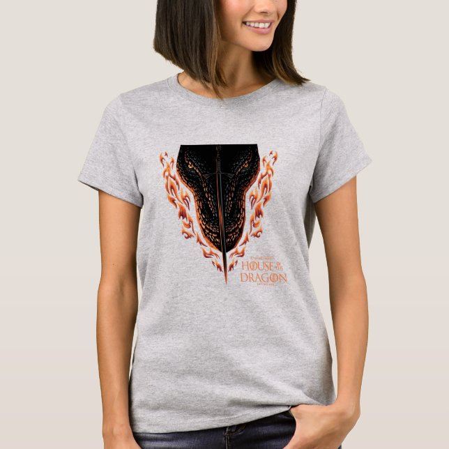 Drache in Flammen hinter dem Schwert T-Shirt (Vorderseite)