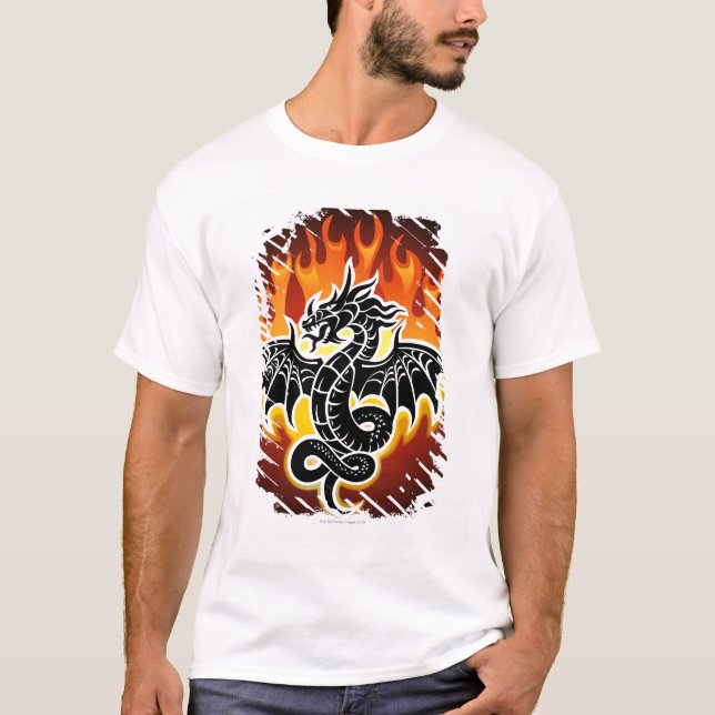 Drache mit Flammen im Hintergrund T-Shirt (Vorderseite)