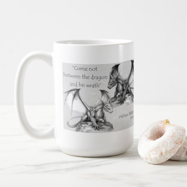 Drachen mit King Lear Zitat grau, schwarz, weiß Ta Kaffeetasse (Mit Donut)