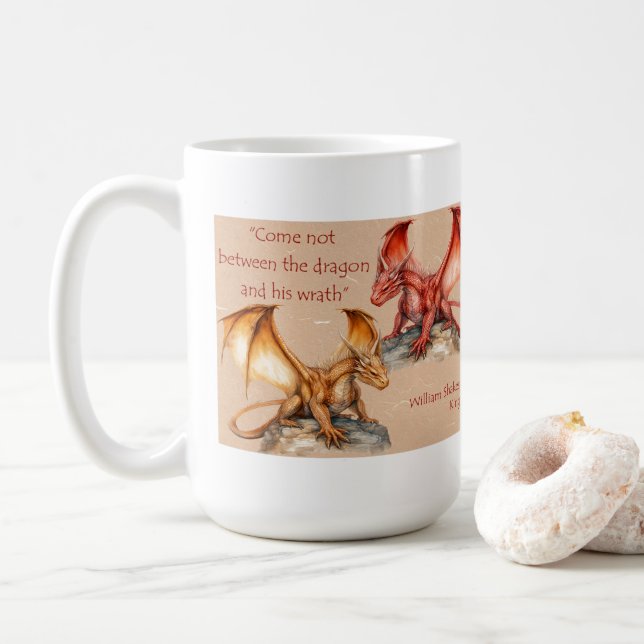 Drachen mit King Lear Zitat rot, gold, weiß Tasse (Mit Donut)