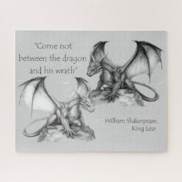 Drachen mit King Lear Zitat schwarz, grau, weiß