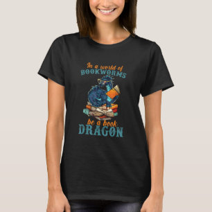 Drachenbuch in einer Welt der Buchwürmer T-Shirt
