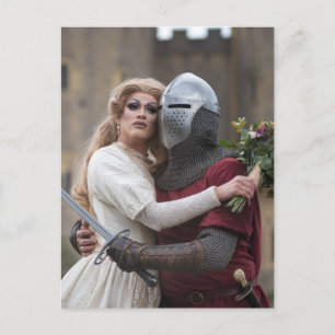 Drag Queen und ein Ritter Postkarte