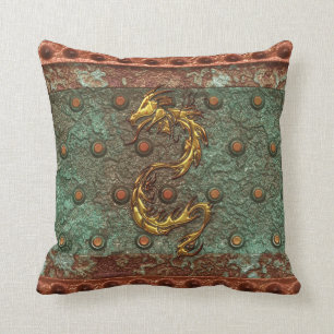 Dragon d'or sur le coussin clouté victorien