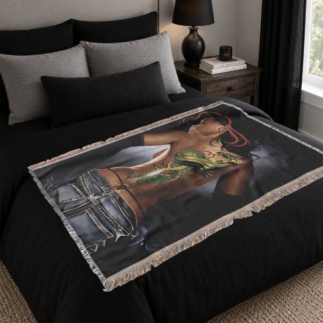 Dragon Tattoo Woman Decke (Von Creator hochgeladen)