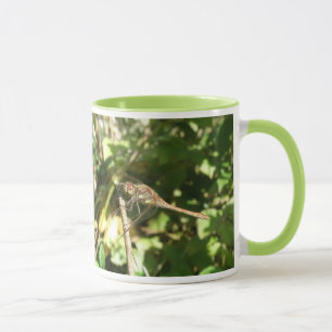Dragonfly auf der Twig-Tasse Tasse