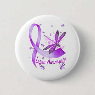 Dragonfly Holding Lila Ribbon Lupus Bewusstsein Button