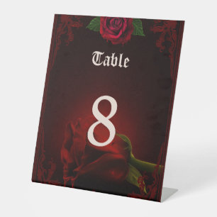Drama der Liebe, die gotische Rose der Erinnerung. Sockelschild