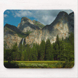 Dramatische Aussicht auf das Yosemite-Tal von den  Mousepad