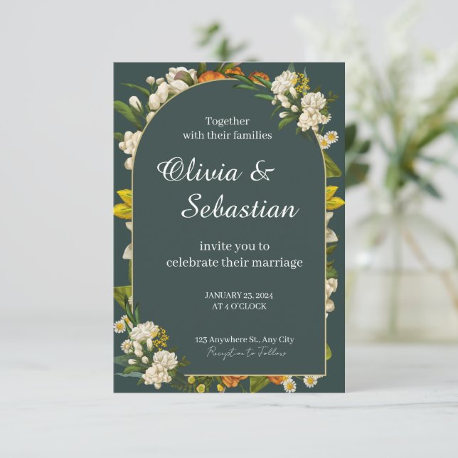 Dramatische dunkelgrüne florale Bogen-Hochzeitsein Save The Date (Stehend Vorderseite)