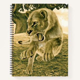Dramatische Löwinnen-Safari-Wildnis-Kunst Notizbuch
