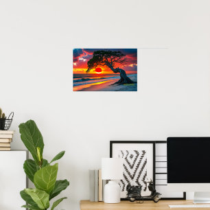 Dramatische Sonnenuntergangsbaum-Über-Ozean-Strand Poster