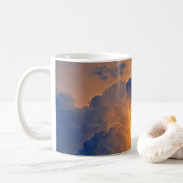 Dramatische Wolkenbildung Kaffeetasse