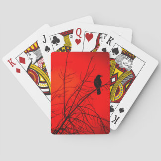 Dramatischer Crow Bird in Tree Red Winter Fotograf Spielkarten
