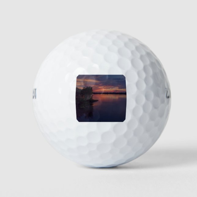 Dramatischer Sonnenuntergang über dem Fluss Thousa Golfball (Vorderseite)