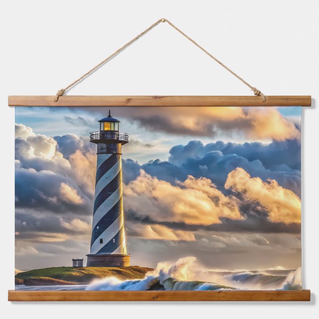 Dramatisches Leuchtturm Seascape mit Sturmwellen Wandteppich Mit Holzrahmen (Vorne)
