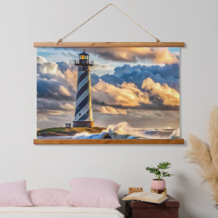 Dramatisches Leuchtturm Seascape mit Sturmwellen Wandteppich Mit Holzrahmen