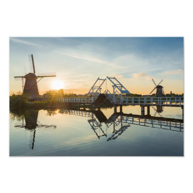 Drawbridge und Windmühlen bei Sonnenuntergang in H Fotodruck (Vorne)