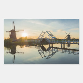 Drawbridge und Windmühlen bei Sonnenuntergang in H Rechteckiger Aufkleber