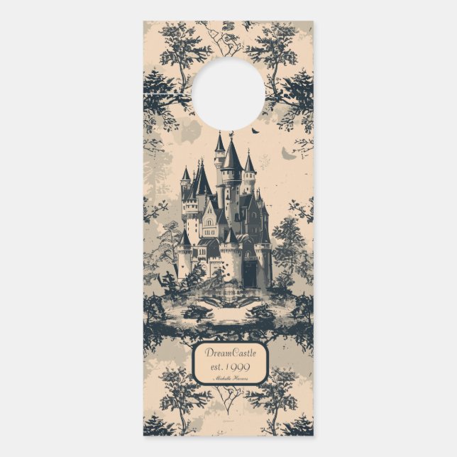 Dream Castle Midnight and Ivory Toile de Jouy Türanhänger (Vorderseite)
