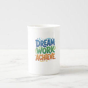 Dream Work Achieve – Motivations-T-Shirt für Erfol Prozellantasse