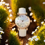 Dreamy Blush Glitzer Neutral gestylt anpassen Armbanduhr<br><div class="desc">Dreamy Blush Anpassen Neutral Stilvolle Monogramm Name. Diese elegante und moderne Uhr wurde mit handgeschriebener Schrift-Typografie in Verbindung mit einer Blocktypografie in schwarz auf einem schicken Hintergrund des Dreamy Pink Blue Glitzer entworfen und hat Platz für Sie, um den Namen Ihrer Frau zu schreiben. Der Name Monogramm kann leicht personalisiert...</div>