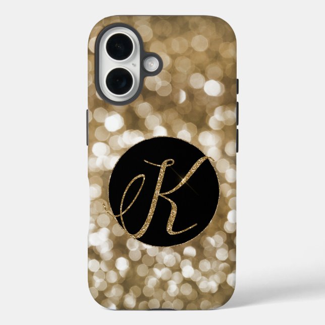 Dreamy Bokeh Gold Glitzer Letter K Monogram Black iPhone 16 Hülle (Rückseite)