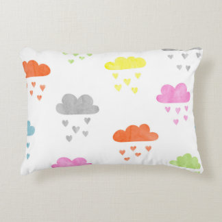 Dreamy Clouds: Wasserfarbener Herzrain Dekokissen