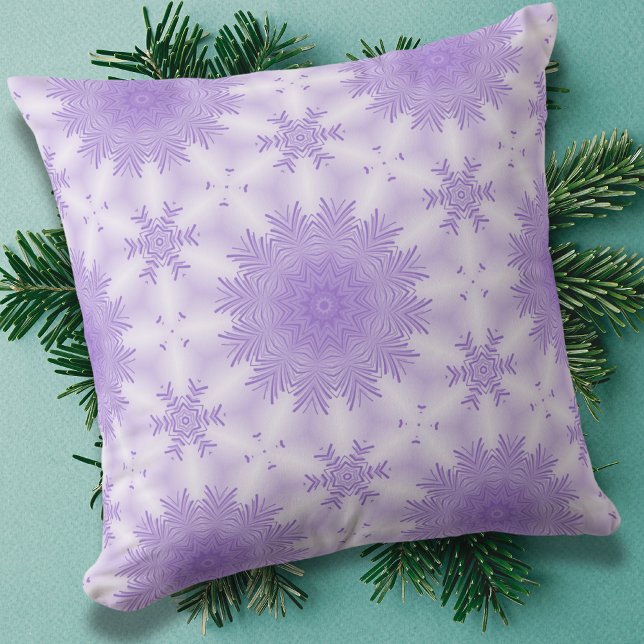 Dreamy Lavender Snowflake Kissen (Von Creator hochgeladen)