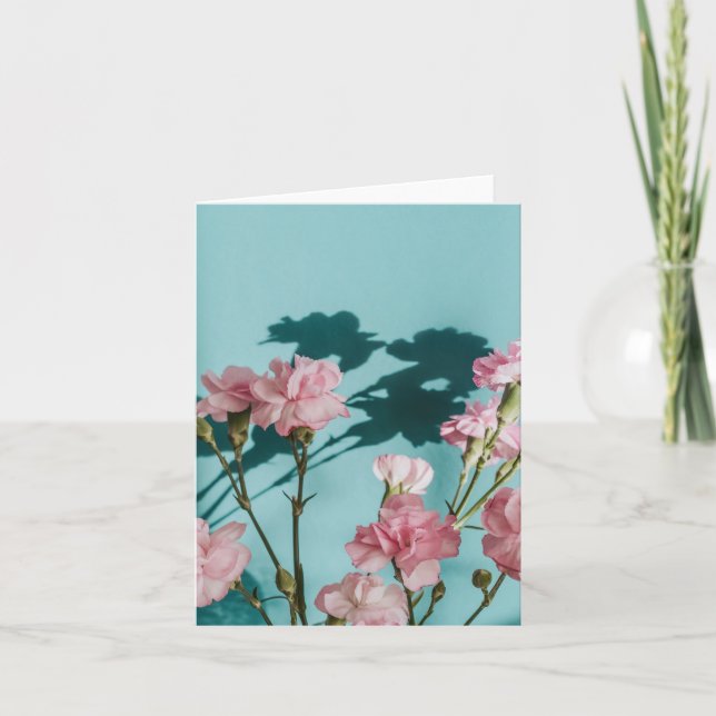 Dreamy pink carnation flowers on blue background karte (Vorderseite)