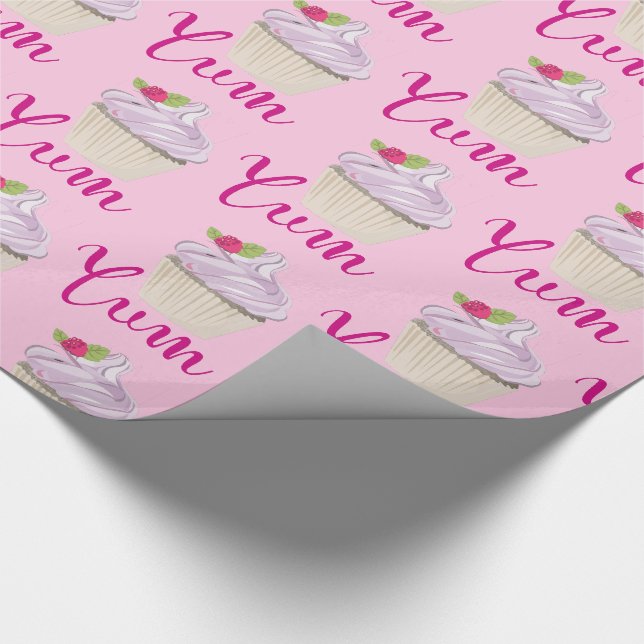 Dreamy Pink Cupcake mit Raspberry Yum! Geschenkpapier (Ecke)