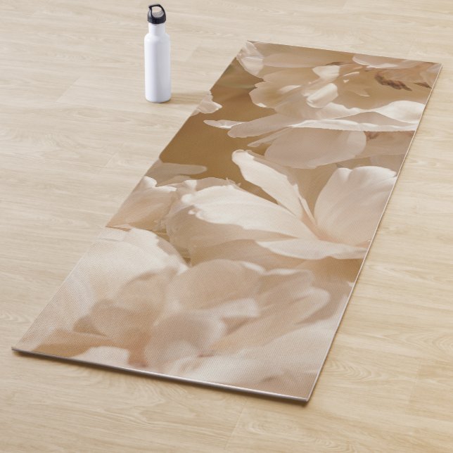 Dreamy white tulips in beige light yogamatte (Beispiel)