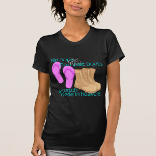 Drehen Sie Reinfälle u. Kampf-Stiefel um T-Shirt
