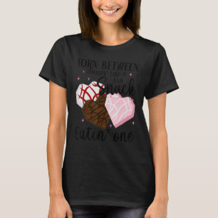 Dreht zwischen dem Aussehen wie ein Snack und dem  T-Shirt