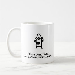 Drei Augen bohren dieses Mal im Computerlager Kaffeetasse