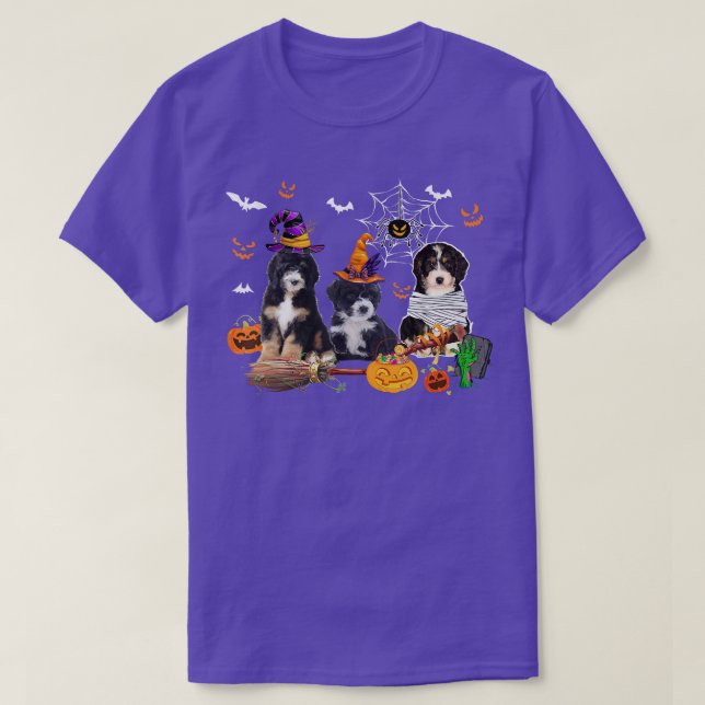 Drei Bernedoodle-Hunde Hexenhamme Beängstigend T-Shirt (Design vorne)
