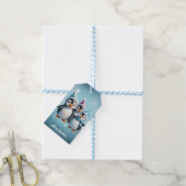 Drei bezaubernde Pinguine stehen im festlichen Win Geschenkanhänger