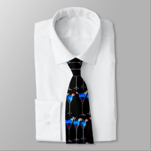 Drei blaue Cocktails mit Kirsche auf schwarz witzi Krawatte