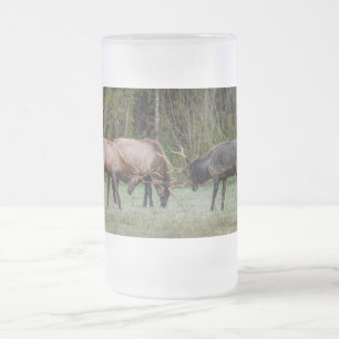 Drei Bull Elk Kämpfe Mattierte Tasse
