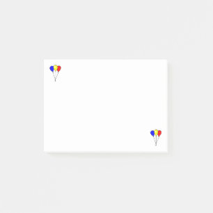 Drei bunte Party-Ballons Post it Notes Post-it Klebezettel