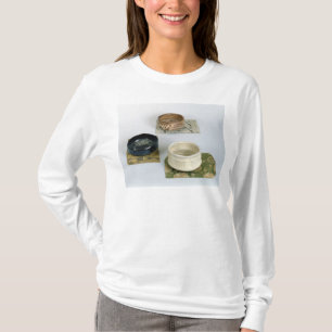 Drei chawans benutzt für Teezeremonien, c.1800 T-Shirt