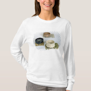 Drei chawans benutzt für Teezeremonien, c.1800 T-Shirt